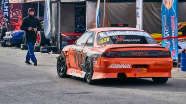 Rusya Ryazan uluslararası pisti Atron. 20 Eylül 'de yarış arabası servis alanında.