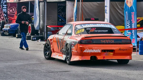 Rusya Ryazan uluslararası pisti Atron. 20 Eylül 'de yarış arabası servis alanında.