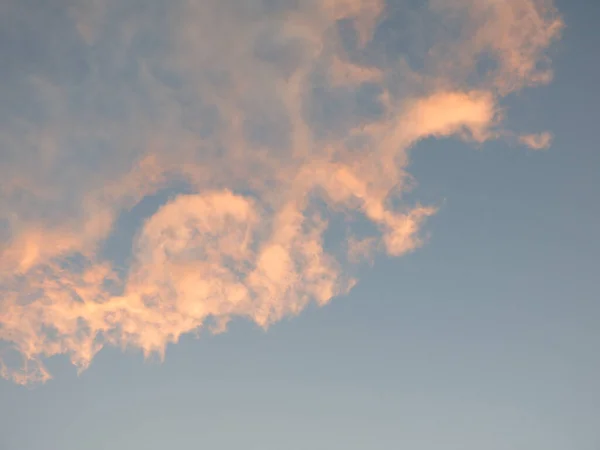 Мягкое Розово Голубое Небо Облаками Закате — стоковое фото