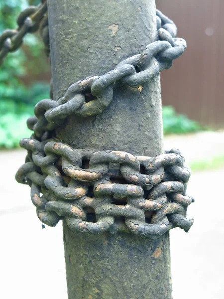 Iron Pole Old Metal Chain — Stock Photo, Image