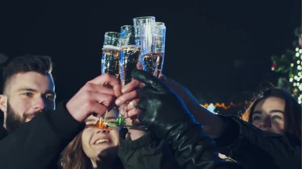 Four friends with champange glasses celebrating — Stock Video