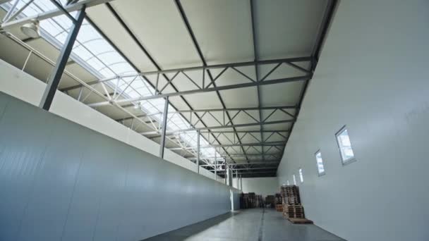 Corridor van moderne fabrieksinstallaties — Stockvideo