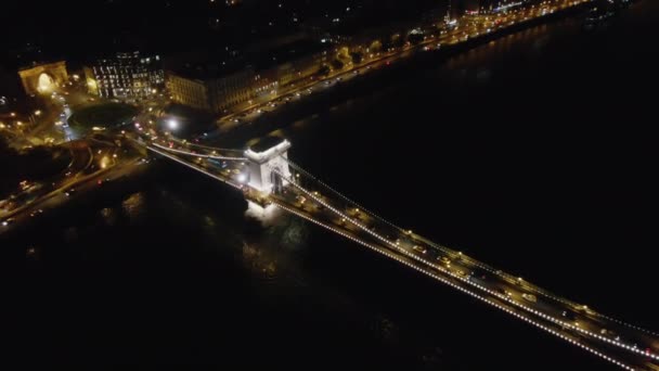 Famoso Puente de las Cadenas en Budapest, Hungría - vista aérea — Vídeos de Stock