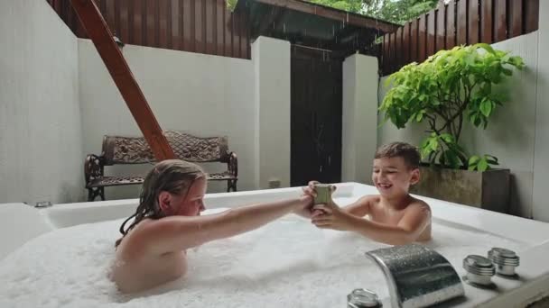 Kids having fun in bathtub — Stock Video