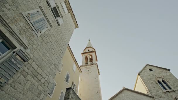 De kerk van Budva oude stad, Montenegro, de Balkan, de Adriatische Zee — Stockvideo