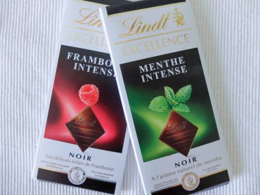 Lindt çikolata, ambalaj. Lindt lüks ve kaliteli bir İsviçre çikolatasıdır..