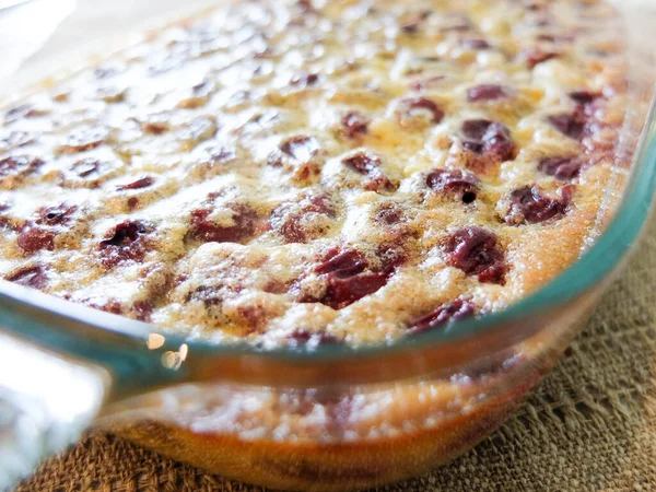 Domácí Třešňová Paštika Dezert Clafoutis Koláč Který Tradičně Skládá Třešní — Stock fotografie