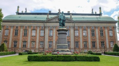 Stockholm 'ün Asilzade / Riddarhuset Evi' nde Gustaf Eriksson Vasa heykeli var.