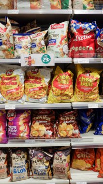  Dükkanda patates cipsi var.
