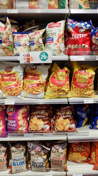  Dükkanda patates cipsi var.