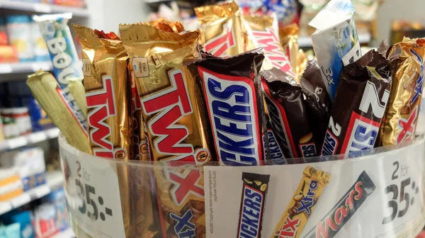 Abundância Twix Snickers Chocolate Bar — Fotografia de Stock
