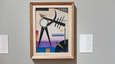 Yeşil, 1925 'te Wassily Kandinsky' nin tablosunu parçaladı. 20. yüzyılın en önemli ressamlarından biri olarak kabul edilir ve modern çağın ilk soyut sanatının yazarı olarak kabul edilir.