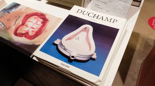 Buch Von Marcel Duchamp Marcel Duchamp Ist Ein Französischer Maler — Stockfoto