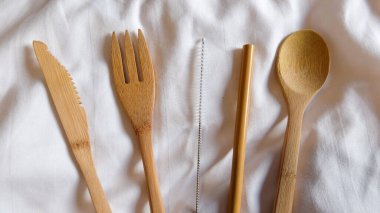 Bambu çatal takımı, bıçaklı, çatallı, kaşık ve kamışlı ekolojik mutfak takımı.