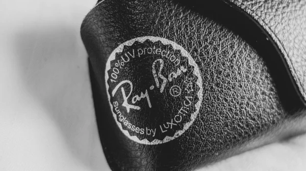 Ray Ban Svart Läder Solfångarlåda — Stockfoto