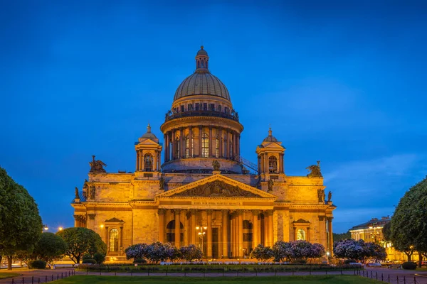 St. Isaac's Cathedral at white night, Saint Petersburg, Russia — Stock Photo, Image
