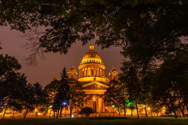 St. Isaac's Cathedral at white night, Saint Petersburg, Russia — Stock Photo, Image