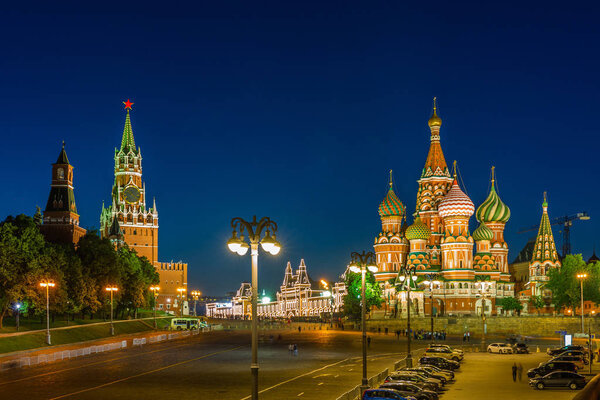 Собор Василия Блаженного на Красной площади ночью, Москва, Россия
 