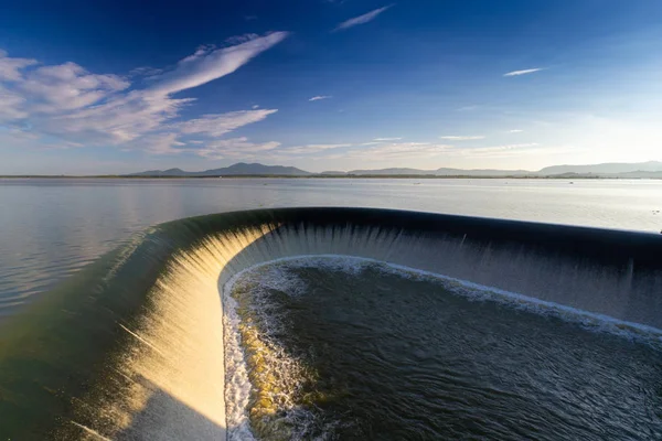 Weir et jacinthe d'eau, Thaïlande Photo De Stock