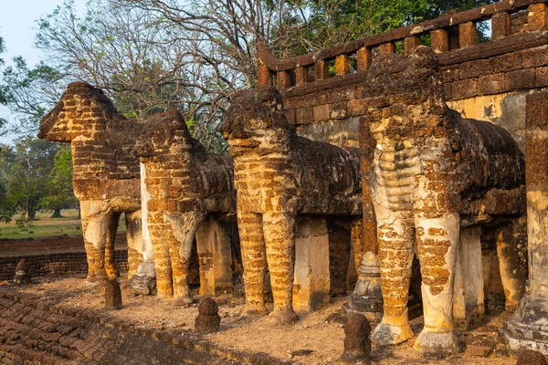 Wat Chang Lom at Si satchanalai historical park, Thailand — Stock Photo, Image