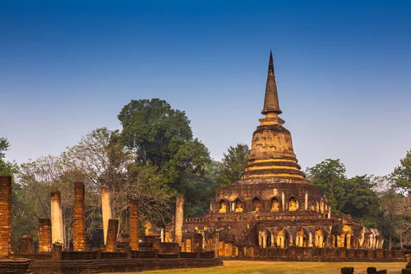 Wat Chang Lom au parc historique Si satchanalai, Thaïlande — Photo