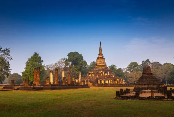 Wat Chang lom v historickém parku si Satchanalai, Thajsko — Stock fotografie