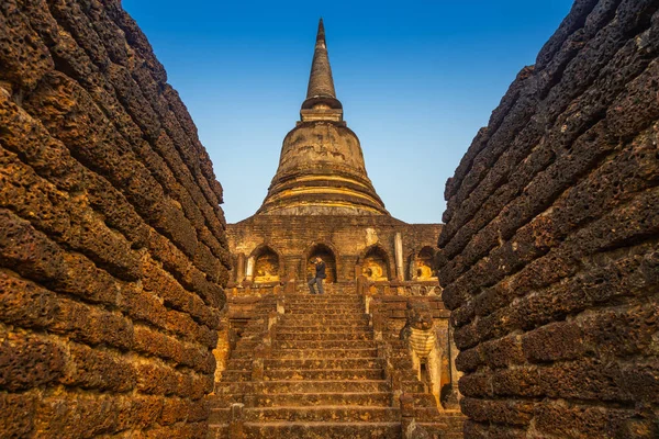 Wat Chang Lom au parc historique Si satchanalai, Thaïlande Images De Stock Libres De Droits