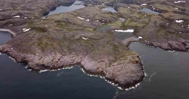 Vista aérea da costa do Mar de Barents — Vídeo de Stock