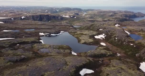 Vista aérea da costa do Mar de Barents — Vídeo de Stock