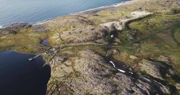 Vista aérea da costa do Mar de Barents — Vídeo de Stock