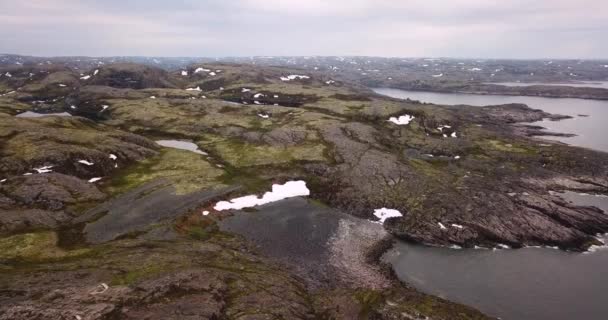 Vista aérea da costa do Mar de Barents — Vídeo de Stock