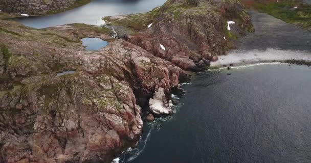 Widok z lotu ptaka na wybrzeże Morza Barentsa — Wideo stockowe