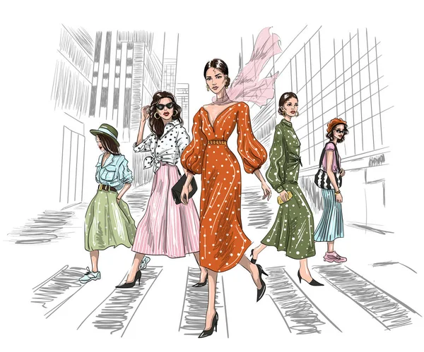 Cinco mujeres caminando en un paso de peatones en la gran ciudad — Vector de stock