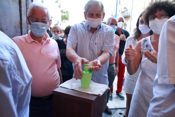 Minori Itália Julho 2020 Fiéis Antes Entrar Igreja Colocaram Suas — Fotografia de Stock