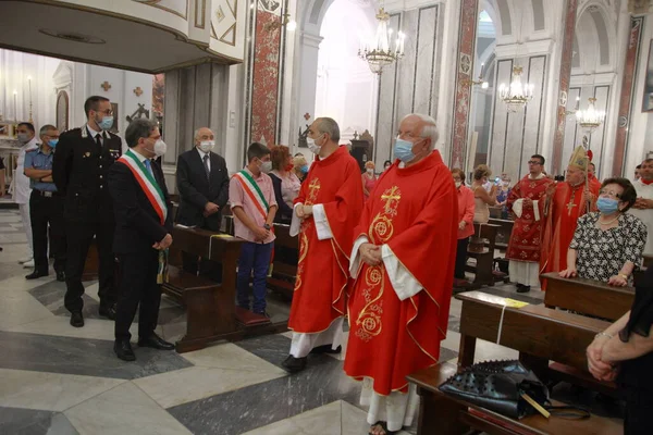 Minori Italië Juli 2020 Priesters Gaan Processie Het Altaar Bereiken — Stockfoto