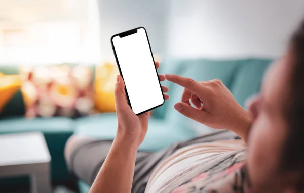 Hombre Usando Pantalla Blanco Sin Marco Del Teléfono Inteligente Mientras —  Fotos de Stock