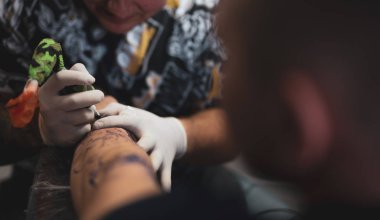 Sanatçı yapma tattoo Studio
