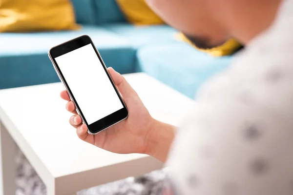 Mano Hombre Sosteniendo Teléfono Inteligente Negro Con Pantalla Grande Blanco — Foto de Stock