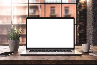 Endüstriyel eski fabrika loft iç masada boş ekran mockup şablonu ile Laptop