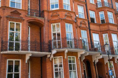 Londra, İngiltere - 25 Ağustos 2017: Konut ARIA Kensington ve Chelsea. Cadogan kapısı sıra periyodik binalar ile. Londra'nın merkezinde lüks özelliği.