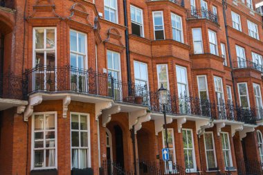 Londra, İngiltere - 25 Ağustos 2017: Konut ARIA Kensington ve Chelsea. Cadogan kapısı sıra periyodik binalar ile. Londra'nın merkezinde lüks özelliği.
