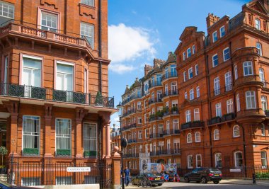 Londra, İngiltere - 25 Ağustos 2017: Konut ARIA Kensington ve Chelsea. Cadogan kapısı sıra periyodik binalar ile. Londra'nın merkezinde lüks özelliği.