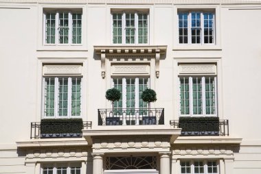 Londra, İngiltere - 25 Ağustos 2017: Belgravia konut aria. Londra'nın merkezinde lüks mal. Satır periyodik binaların