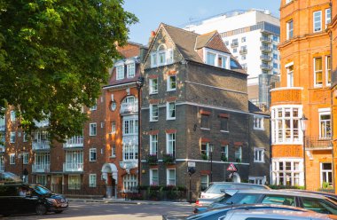 Londra, İngiltere - 25 Ağustos 2017: Konut ARIA Kensington ve Chelsea. Cadogan kapısı sıra periyodik binalar ile. Londra'nın merkezinde lüks özelliği.