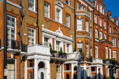 Londra, İngiltere - 25 Ağustos 2017: Konut ARIA Kensington ve Chelsea. Cadogan kapısı sıra periyodik binalar ile. Londra'nın merkezinde lüks özelliği.