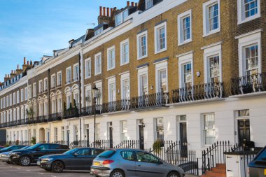 Londra, İngiltere - 25 Ağustos 2017: Konut ARIA Kensington ve Chelsea. Cadogan kapısı sıra periyodik binalar ile. Londra'nın merkezinde lüks özelliği.