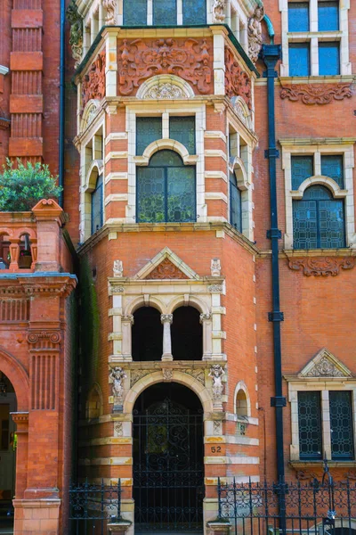Londra, İngiltere - 25 Ağustos 2017: Konut ARIA Kensington ve Chelsea. Cadogan kapısı sıra periyodik binalar ile. Londra'nın merkezinde lüks özelliği.