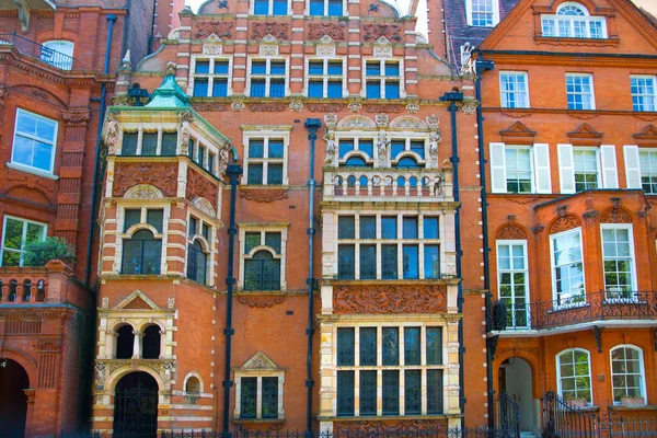 Londra, İngiltere - 25 Ağustos 2017: Konut ARIA Kensington ve Chelsea. Cadogan kapısı sıra periyodik binalar ile. Londra'nın merkezinde lüks özelliği.