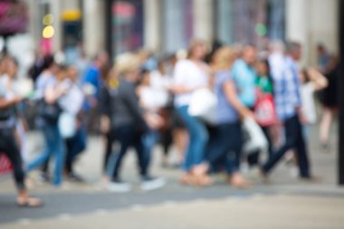 London, İngiltere - 24 Ağustos 2017: Piccadilly circus ile lots-in halkın, turistlerin ve kavşak geçiş Londralılar, hareket bulanıklığı. 