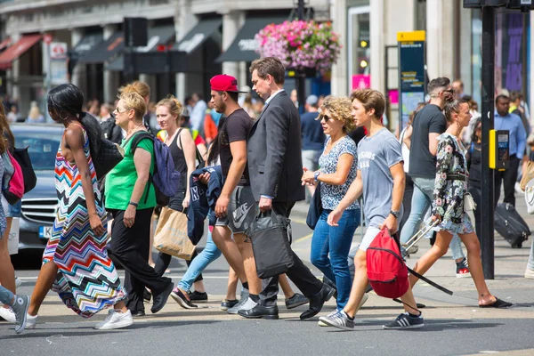 Londyn Wielka Brytania Sierpnia 2016 Tłum Ludzi Regent Street Turystów — Zdjęcie stockowe